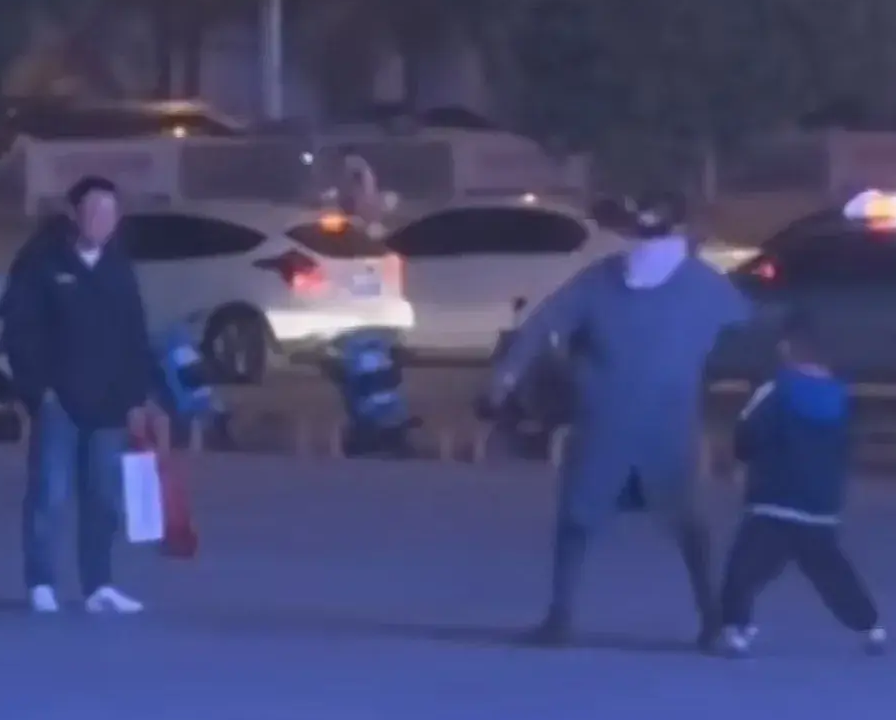 一家三口的温馨瞬间,感动无数网友:真好!(图12) 一家三口的温馨瞬间,感动无数网友:真好!(图12)