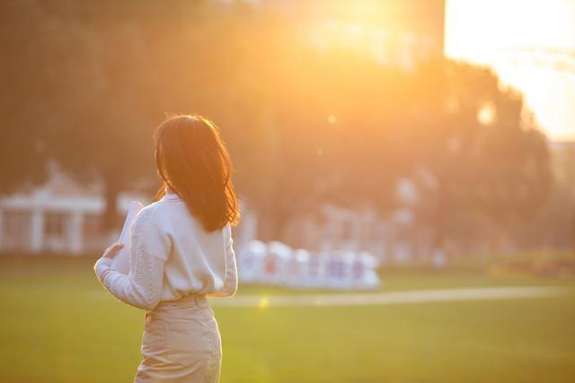 15首诗词致青春：愿你出走半生，归来仍是少年！(图6)