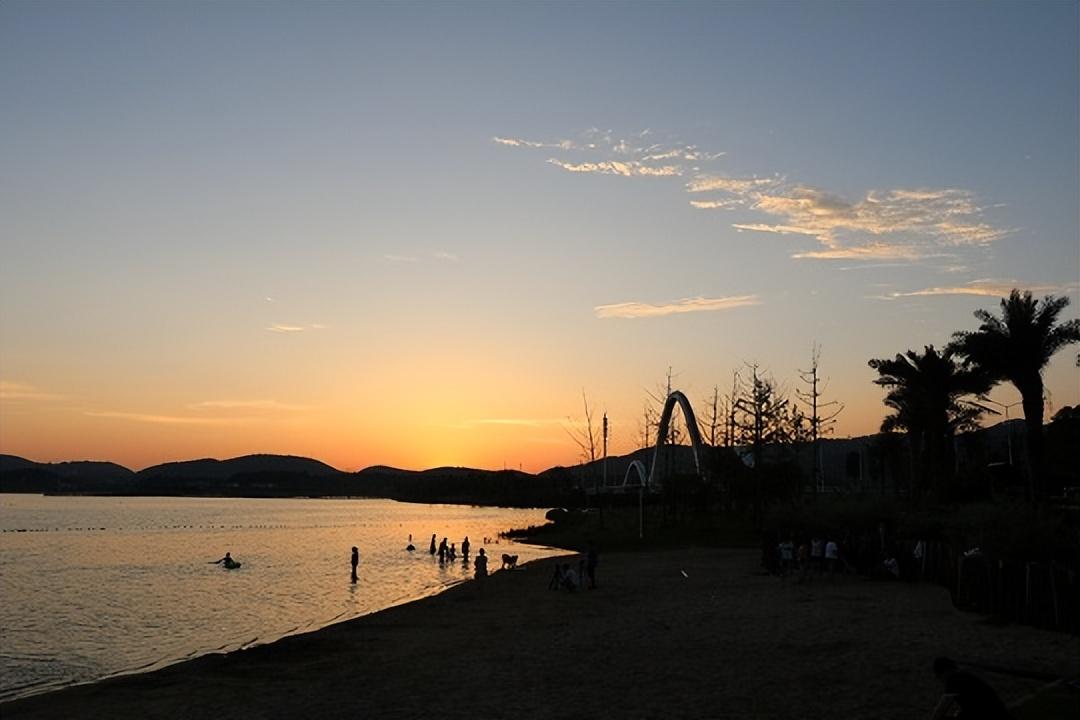 超温柔的散步朋友圈文案短句(图2)