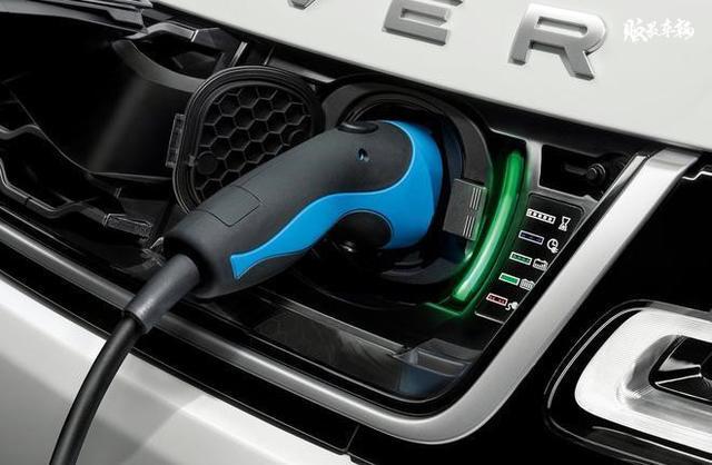 更强劲,更霸道:全新一代路虎揽胜将于2021年亮相(图5) 更强劲,更霸道:全新一代路虎揽胜将于2021年亮相(图5)