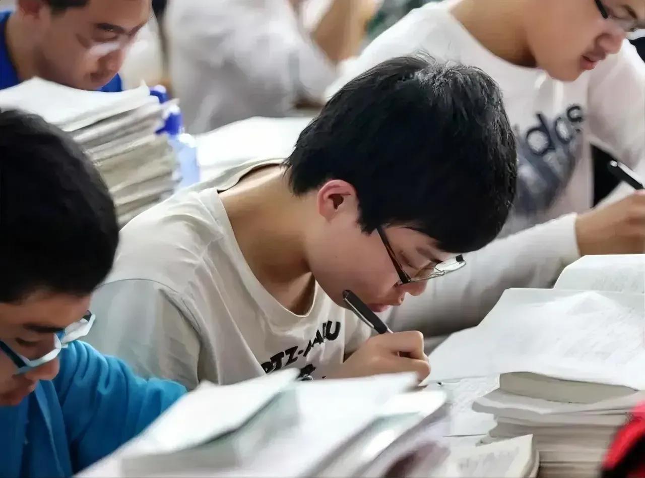 写给高考前的家长们，面带微笑，静等花开。(图1)