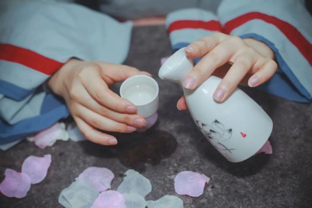 30个落花美句，唯美而不失意境，总有一句你会喜欢(图2)