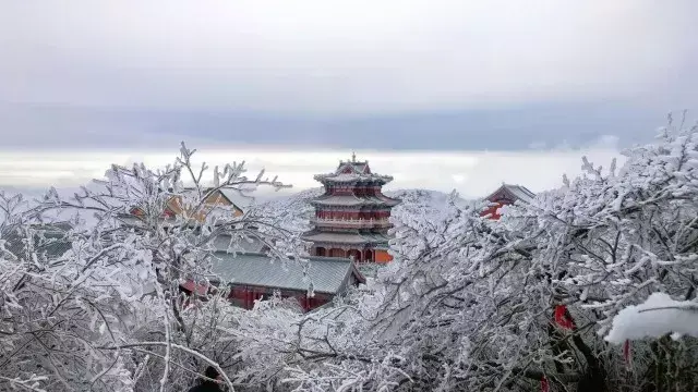 写尽雪之美的诗词，却不带一个雪字(图7)