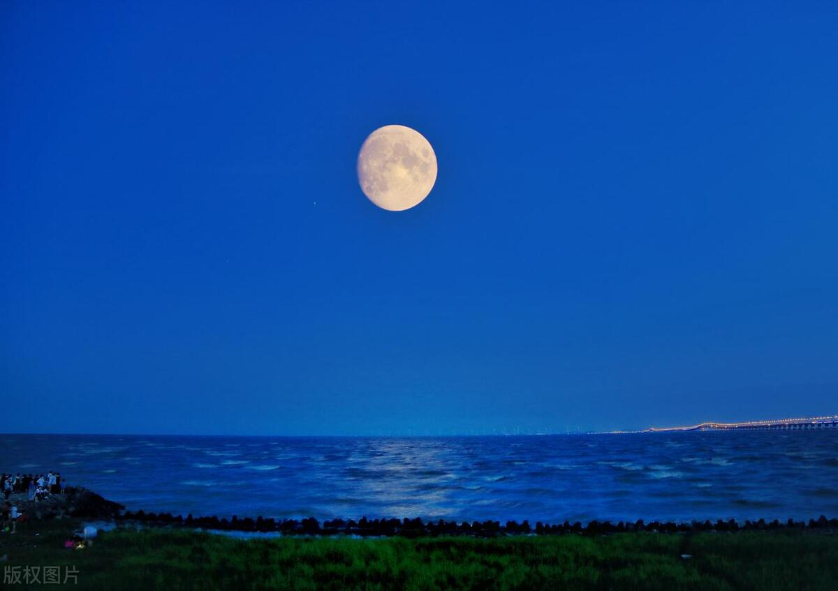 对联欣赏：日落西山霞光起，月升东海夜色浓——天地交辉(图3)