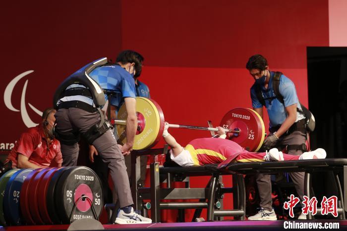 对话｜残奥冠军郭玲玲：21岁练举重 体育让她再不自卑(图5)