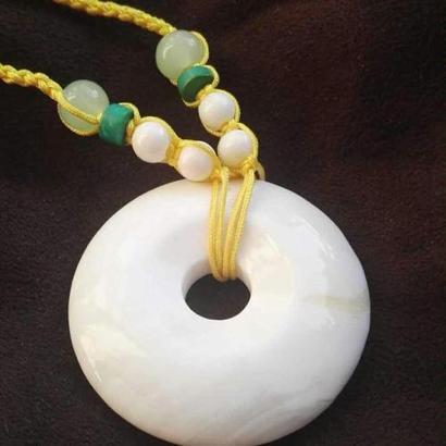 佛家七宝之一的砗磲，洁白晶莹，给我们带来了高雅纯洁首饰之美(图6)