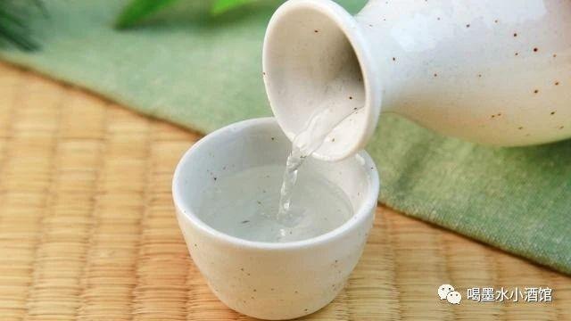 十句与酒有关的唯美诗词，诗里情浅，酒里愁深！喝墨水(图5)