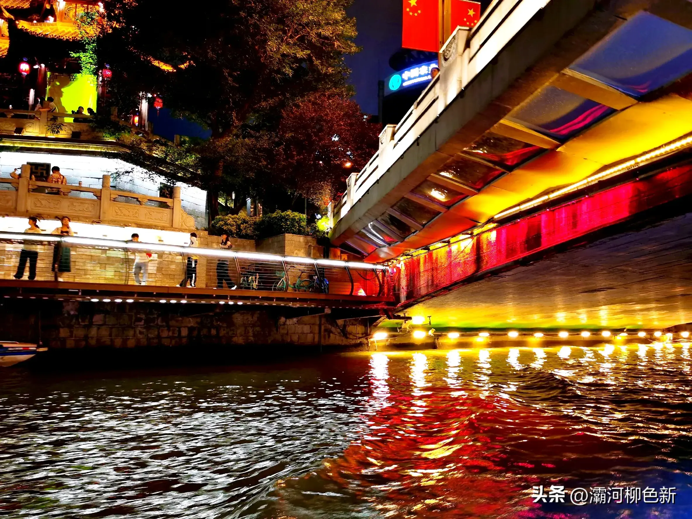 乌篷船摇曳锦江两岸璀璨,舟舸逶迤波光潋滟(图5) 乌篷船摇曳锦江两岸璀璨,舟舸逶迤波光潋滟(图5)