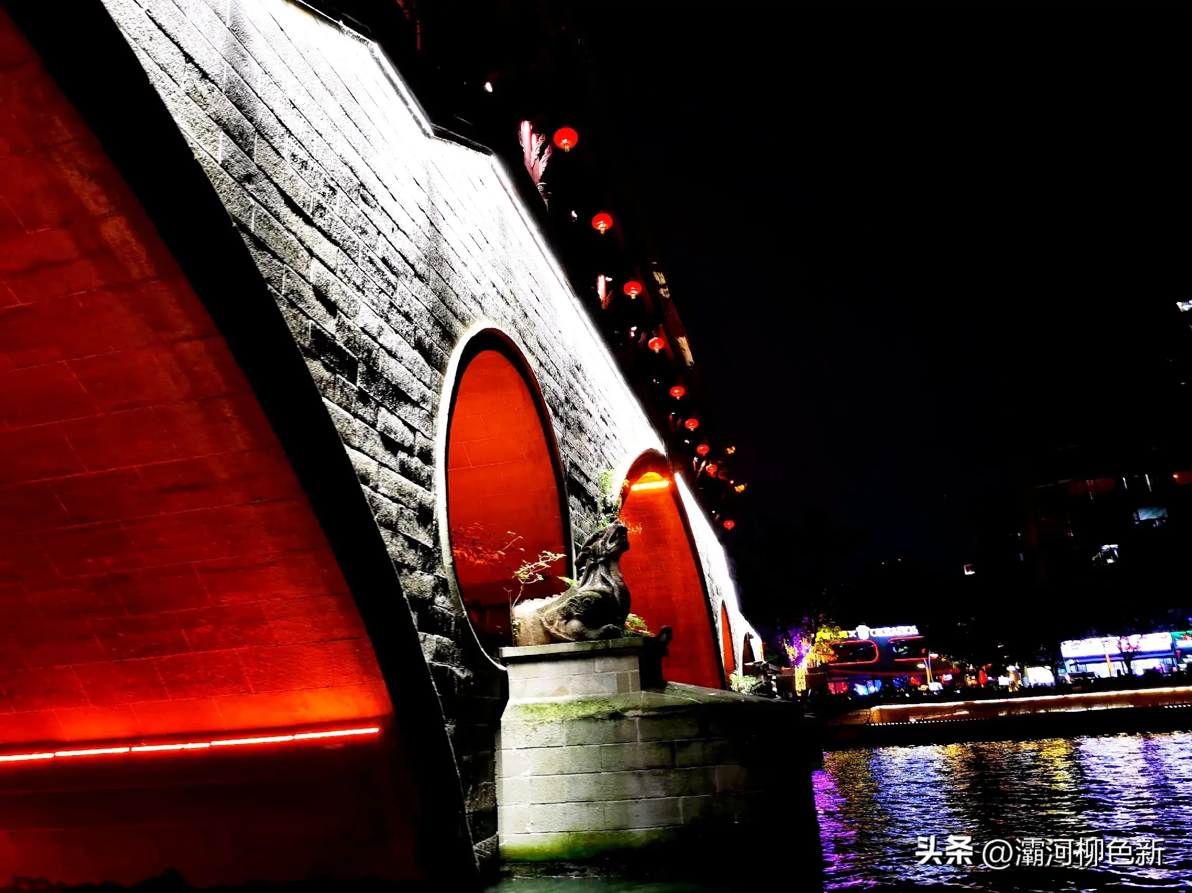 乌篷船摇曳锦江两岸璀璨,舟舸逶迤波光潋滟(图10) 乌篷船摇曳锦江两岸璀璨,舟舸逶迤波光潋滟(图10)