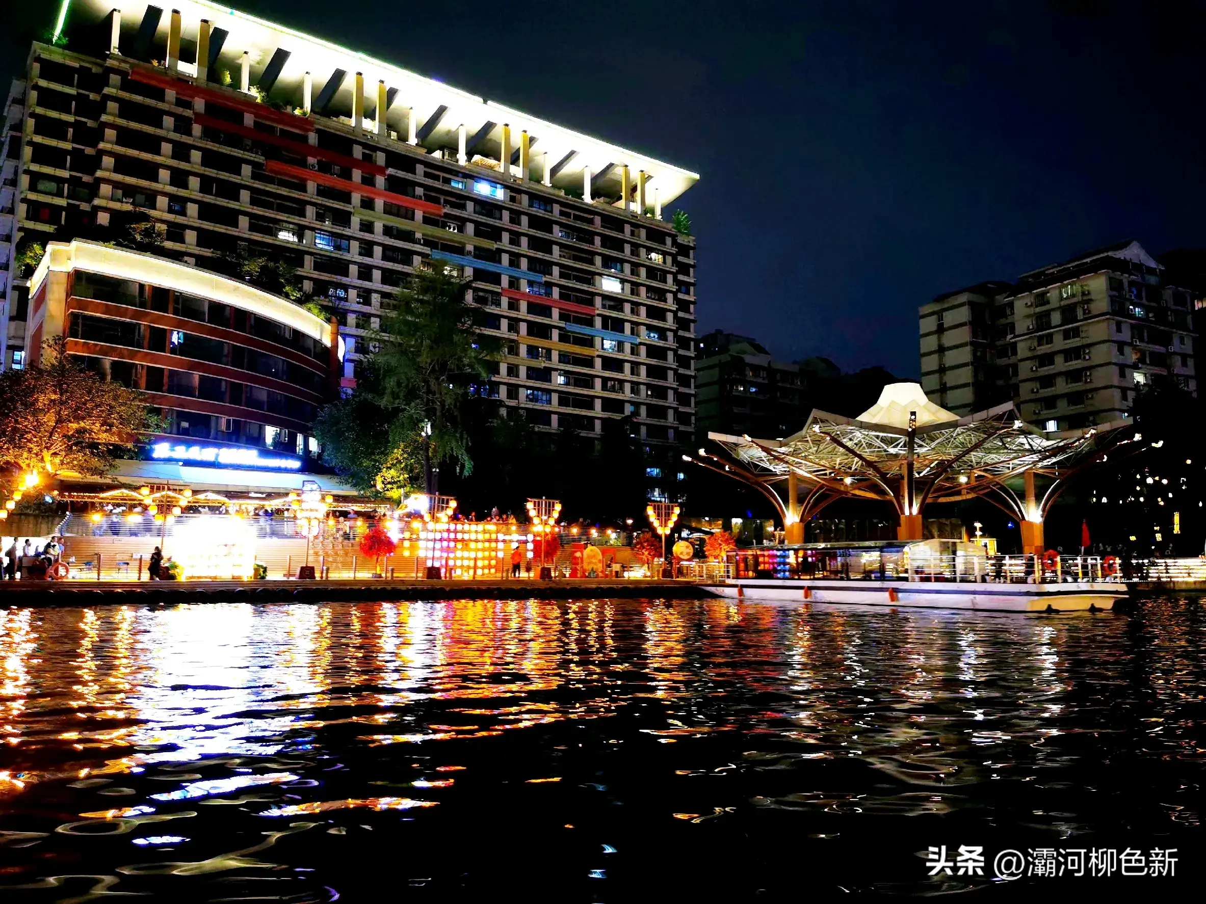 乌篷船摇曳锦江两岸璀璨,舟舸逶迤波光潋滟(图12) 乌篷船摇曳锦江两岸璀璨,舟舸逶迤波光潋滟(图12)