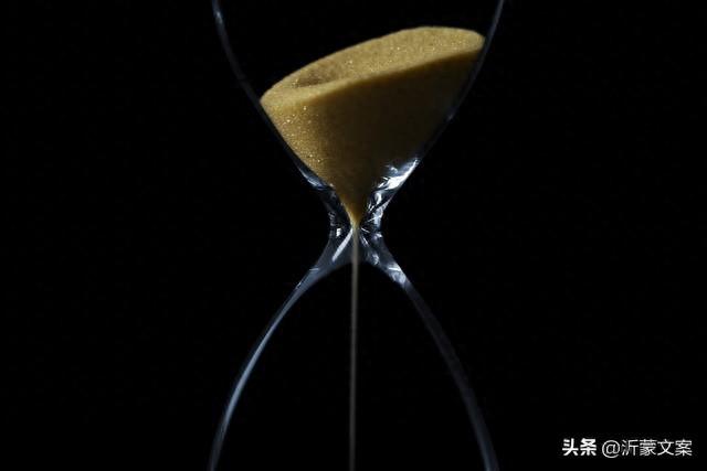 关于时间的名言佳句：时间不会等待，时光也绝不会倒流的。(图1)