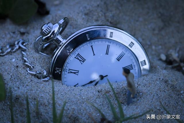 关于时间的名言佳句：时间不会等待，时光也绝不会倒流的。(图3)