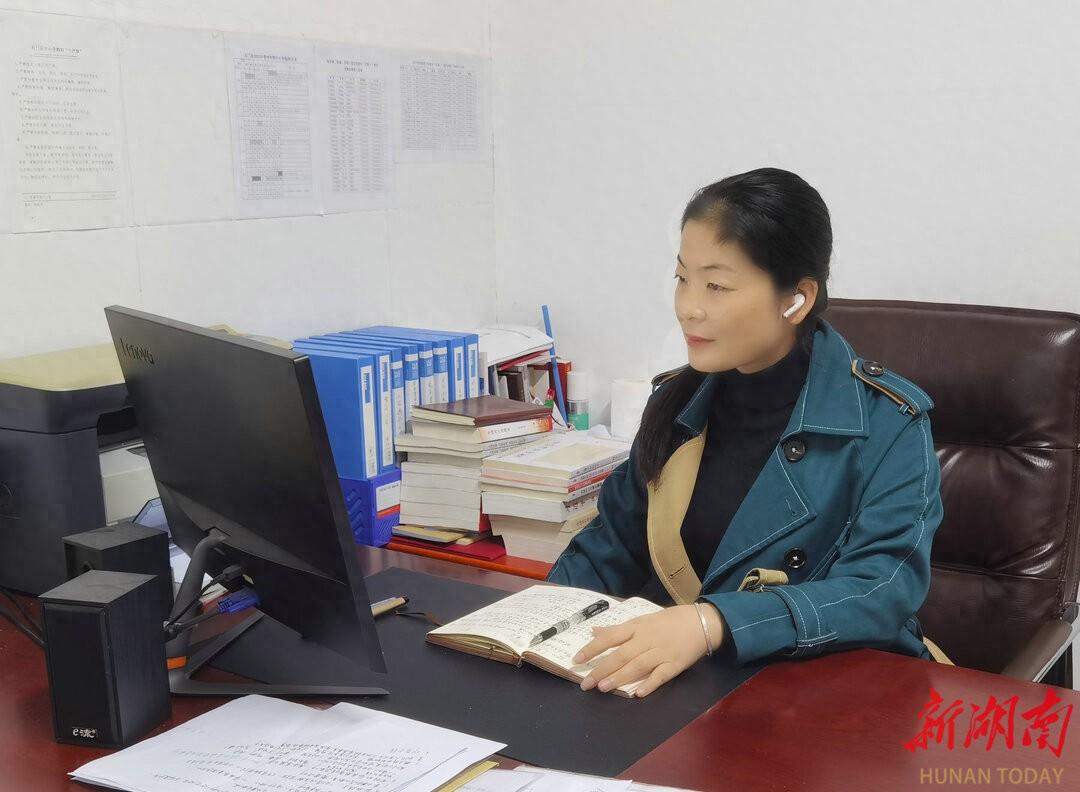 最美教师│戴美华：读书成习惯 书香润人生(图1)