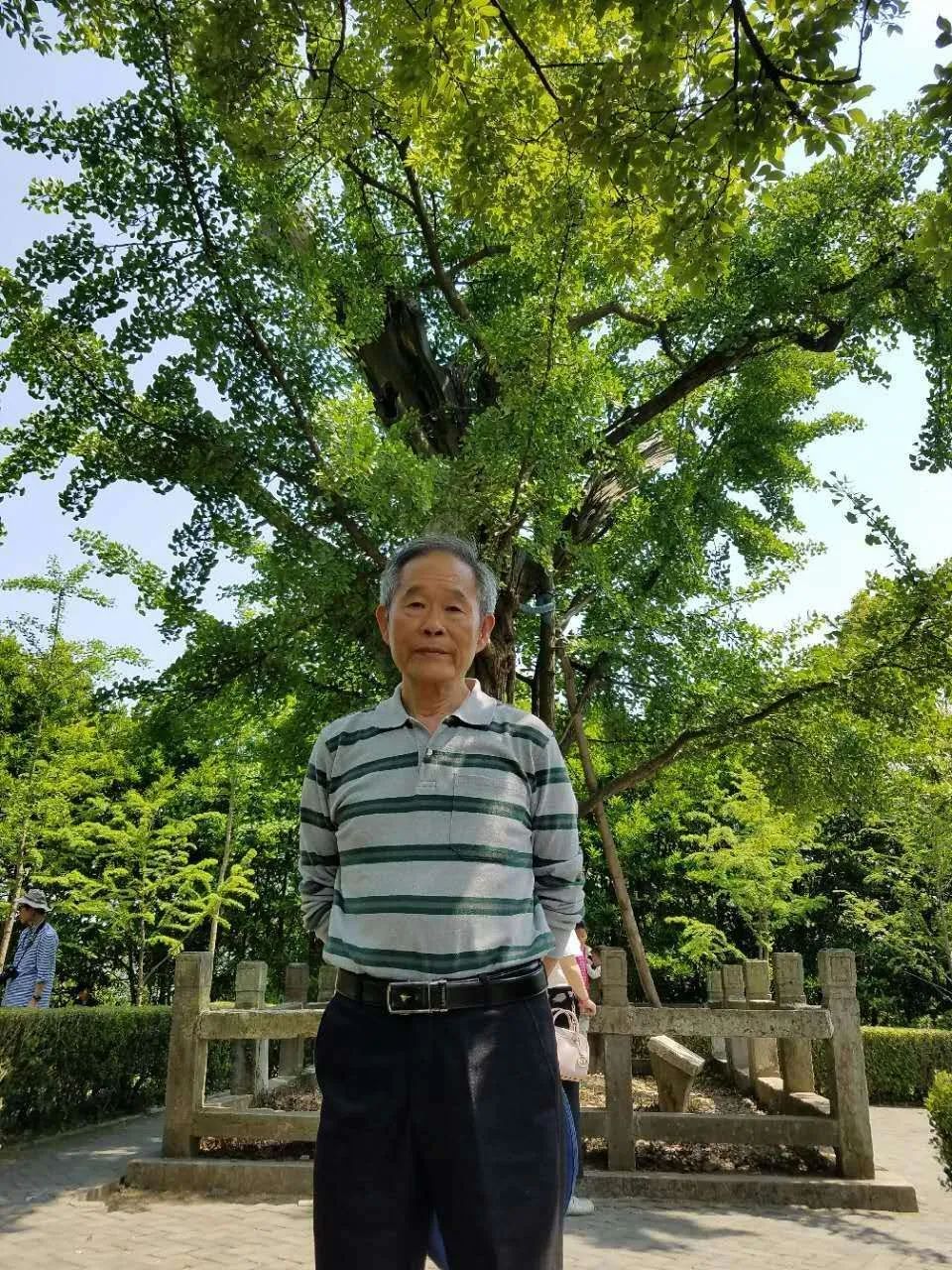 万里云 | ​雲烟聚散千秋月 我自岿然我自狂（大漠胡楊七律三首）(图10)