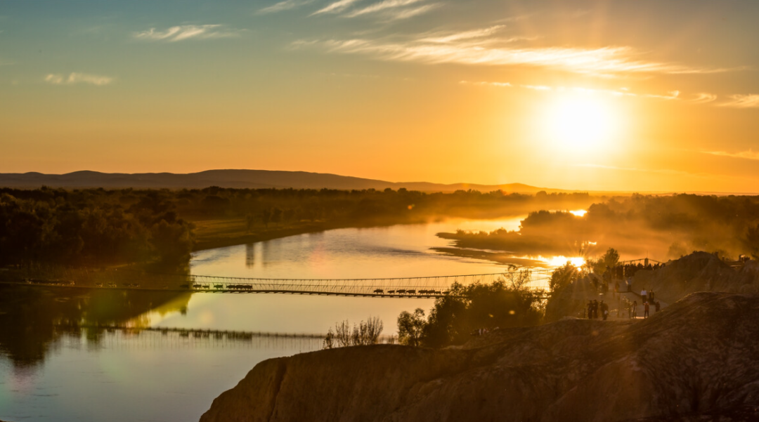 又见夕阳红，有关夕阳的诗句，带你领略秋日夕阳之美!(图15)