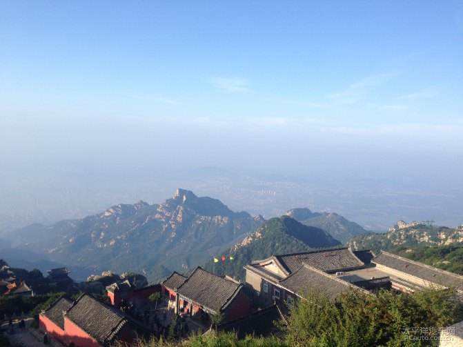 泰山石刻中，有一句“不成功，毋宁死”，它堪称是最励志“名言”(图4)