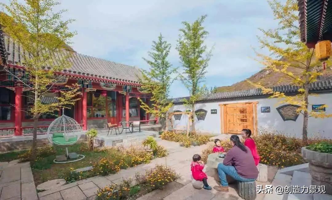 有一小院，种满繁花，天上有月，人间有你，这就是理想生活的模样(图1)