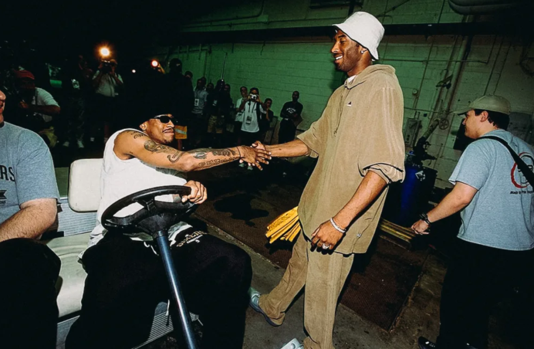 8月24日这天在大洋彼岸，艾弗森也给科比写了封深情告白信(图3)