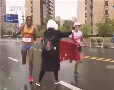 李嘉诚：我之所以从未失败，全靠这16字箴言！做到，前途无限光明(图7)