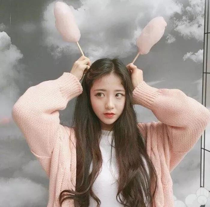 女孩子温柔治愈句子：别灰心，普普通通的你也值得被万般宠溺。(图1)