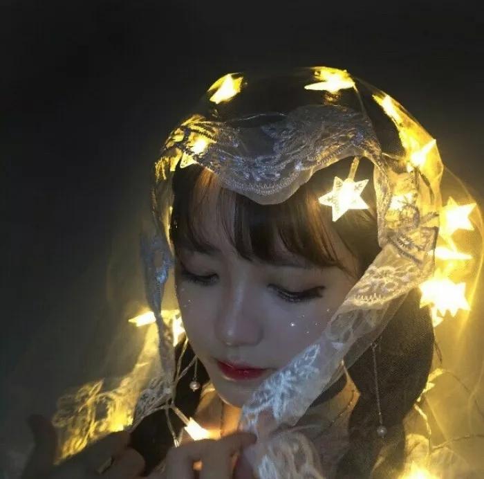 女孩子温柔治愈句子：别灰心，普普通通的你也值得被万般宠溺。(图2)