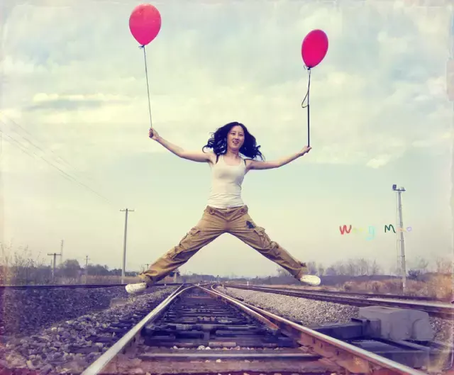 海霞朗诵：王蒙的《青春万岁》，祝青年朋友们节日快乐！(图1)