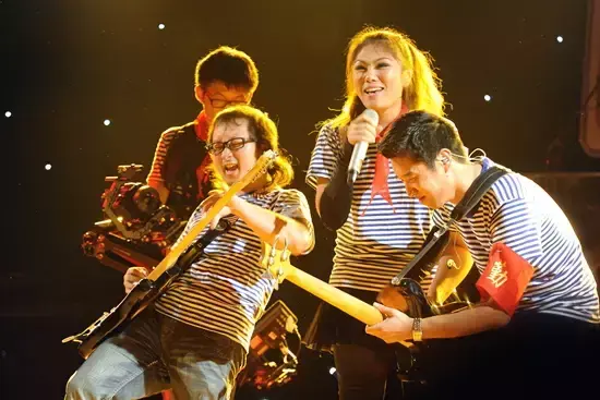 海霞朗诵：王蒙的《青春万岁》，祝青年朋友们节日快乐！(图4)