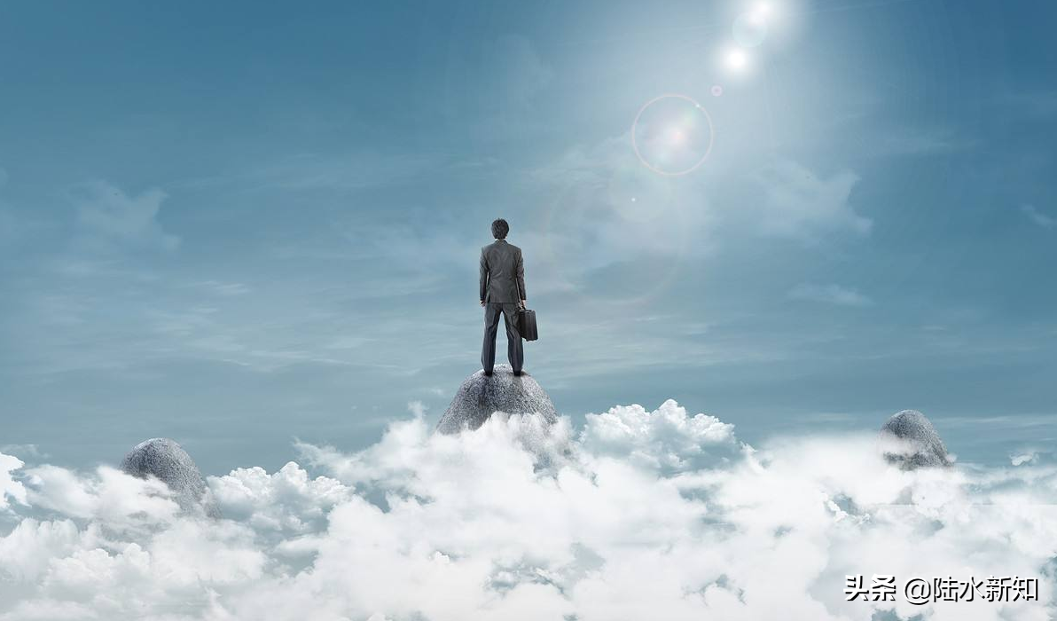 男人没钱没人脉时，牢记李嘉诚16字“真言”，早晚飞黄腾达(图1)