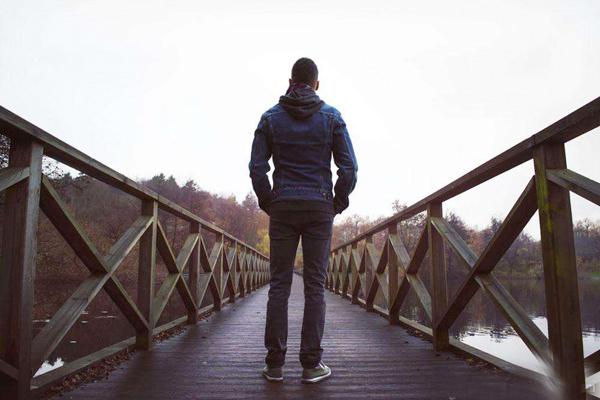 些许开悟：15条激励男人成长的励志美句！(图1)