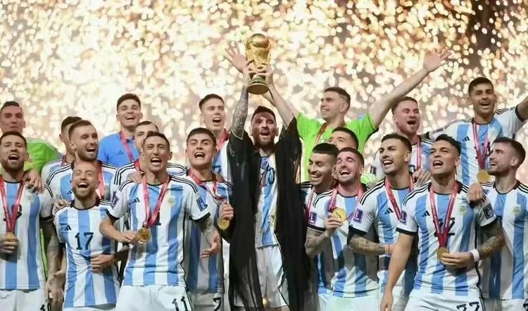 2022年世界杯颁奖典礼贺炜经典解说(图1)