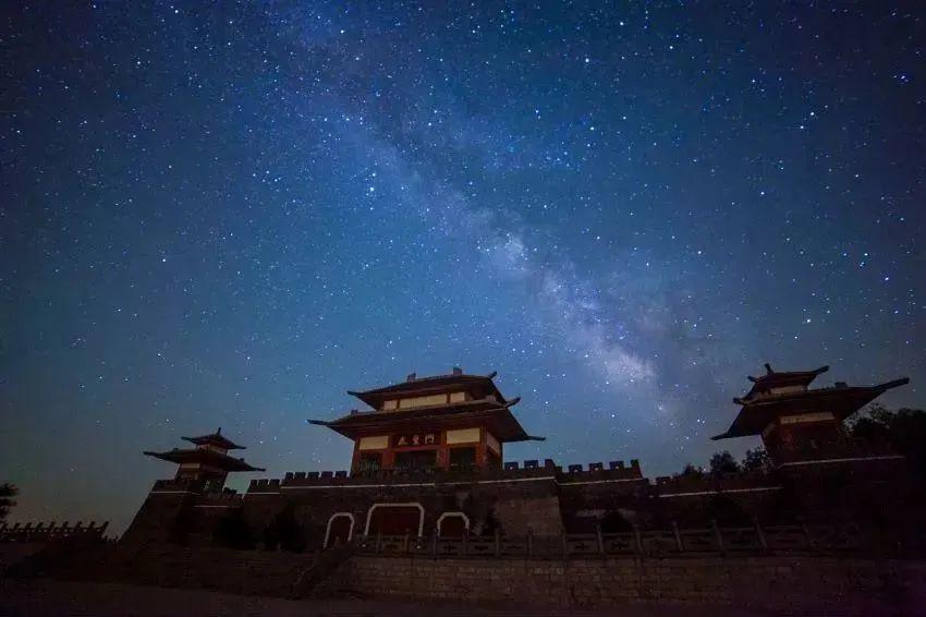 繁星满天，仰望星辰(图1)
