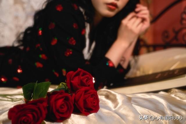 超火的爱情文案，简短走心，高级感不落俗套，情话短句(图1)