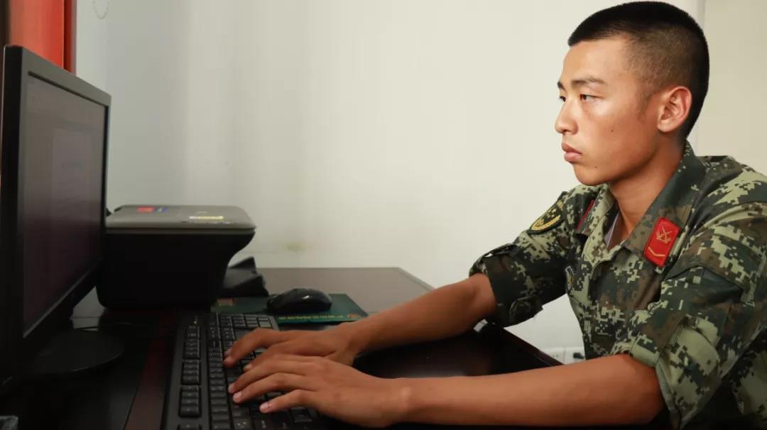 “土味情话”不过瘾，三行情诗送给你(图5)