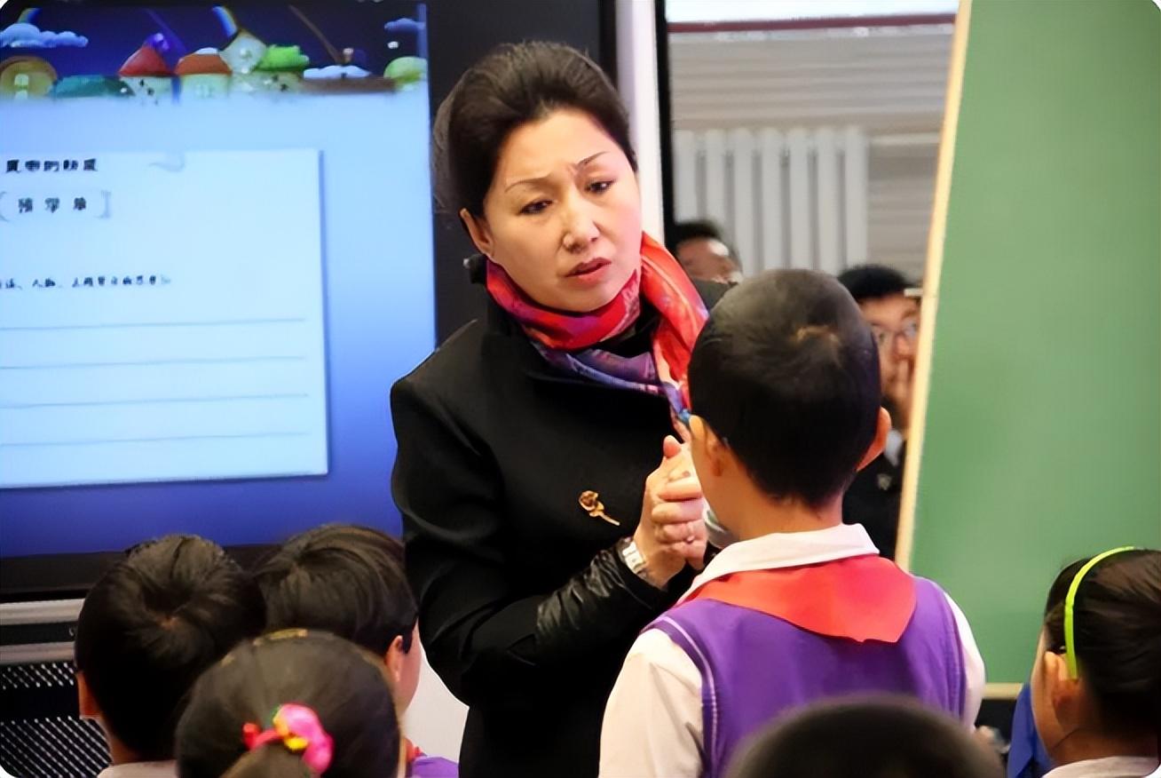 跟老师打交道20年，才发现家长常和老师说3句话，比“送礼”管用(图3)