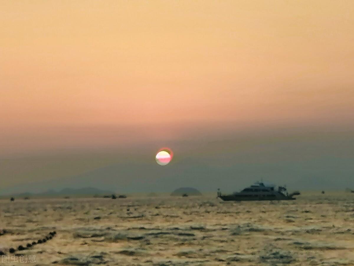 十首经典大海诗词，波澜壮阔，展现了中国人的博大胸怀(图1)