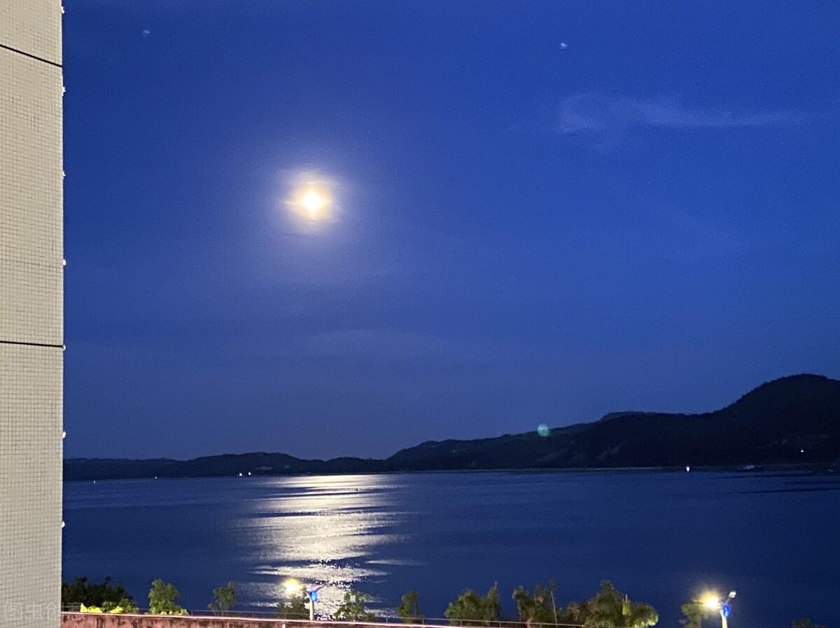 十首经典大海诗词，波澜壮阔，展现了中国人的博大胸怀(图8)