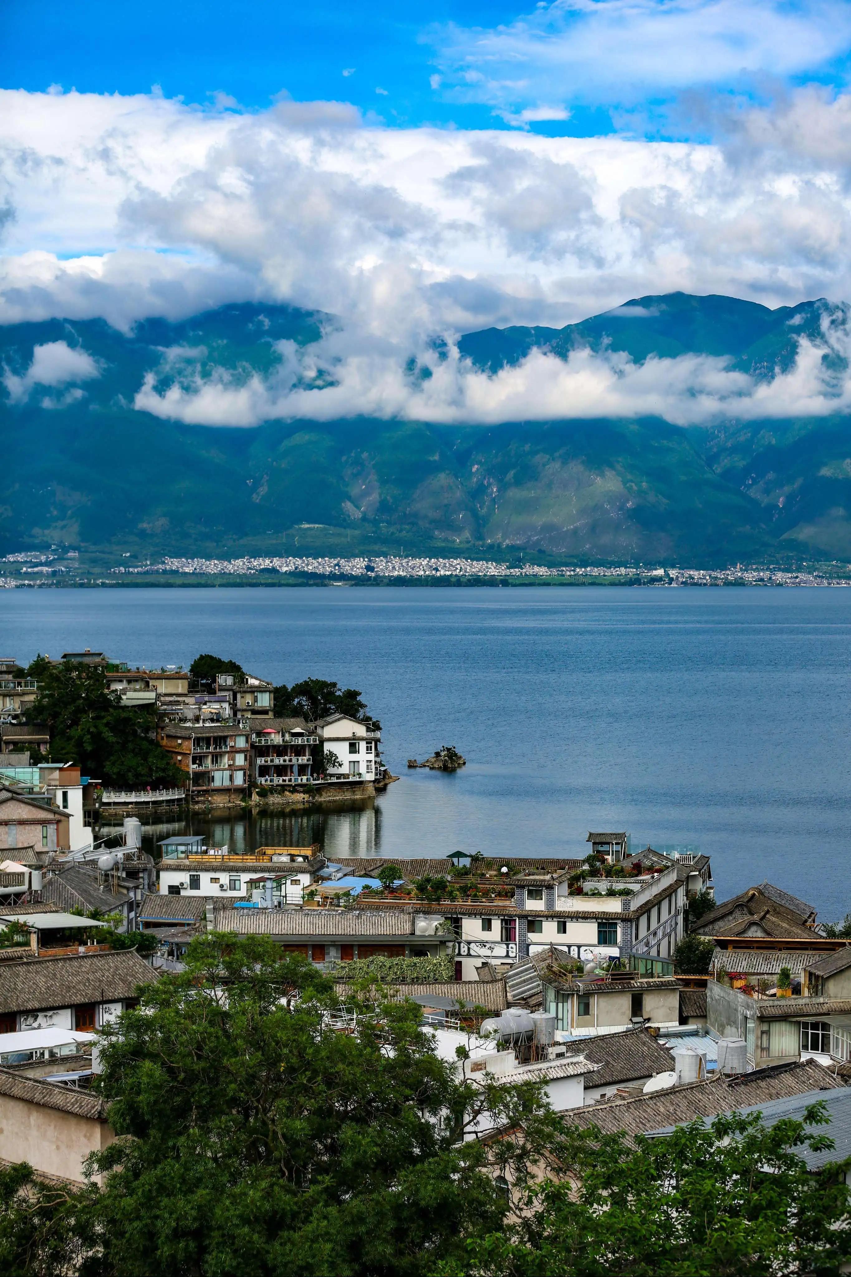 “沧海先迎日，银河倒列星”大海那些浪漫句子(图4)