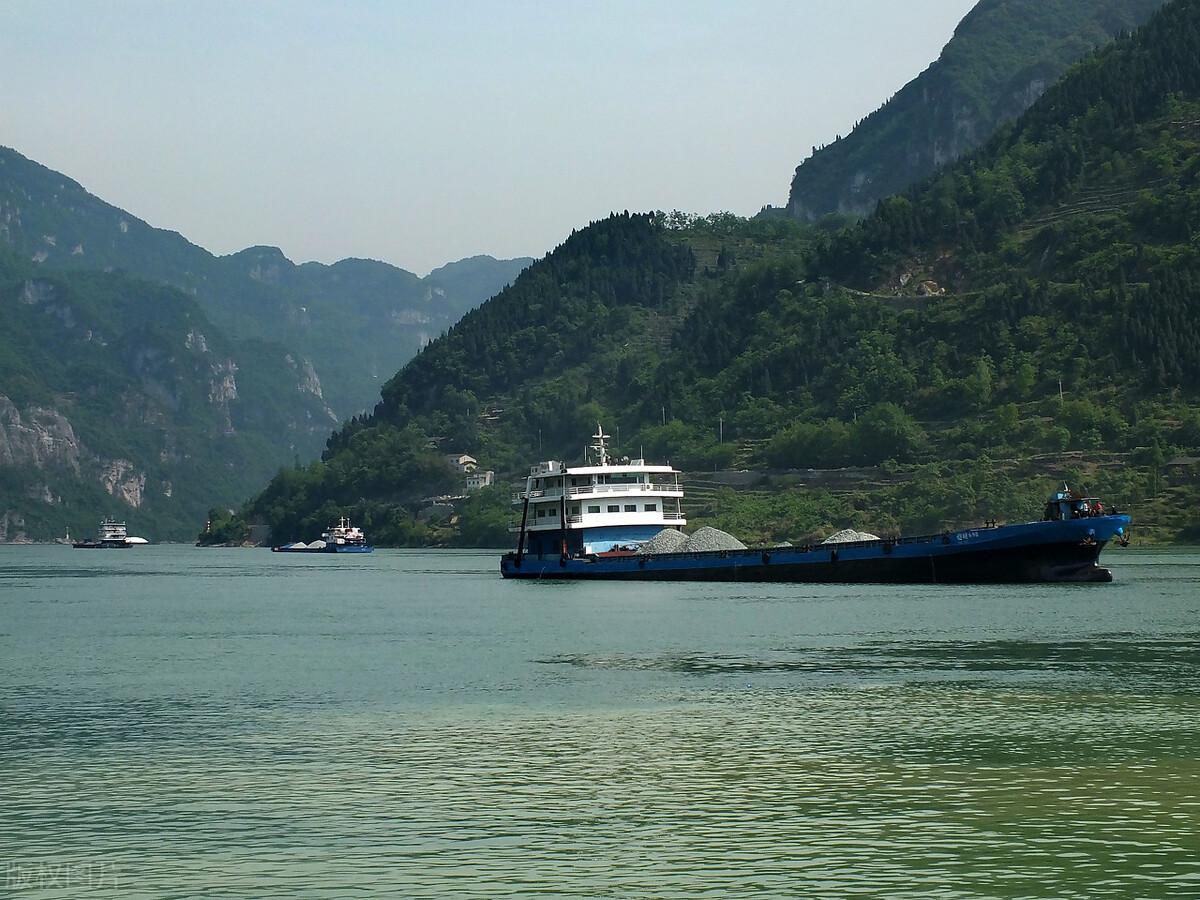 一人一首长江诗词，写出了中华民族的气魄，中华民族的胸怀(图7)