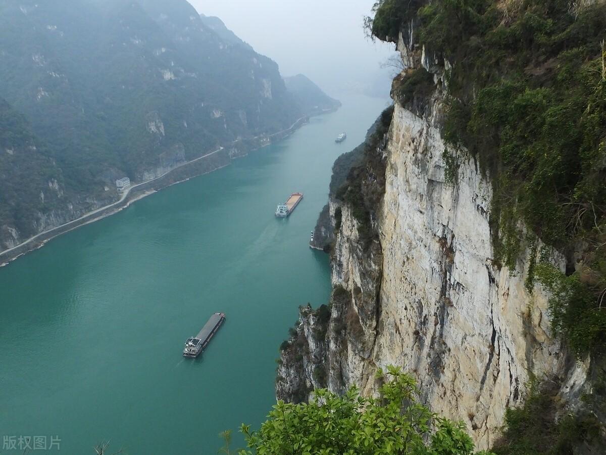 一人一首长江诗词，写出了中华民族的气魄，中华民族的胸怀(图8)