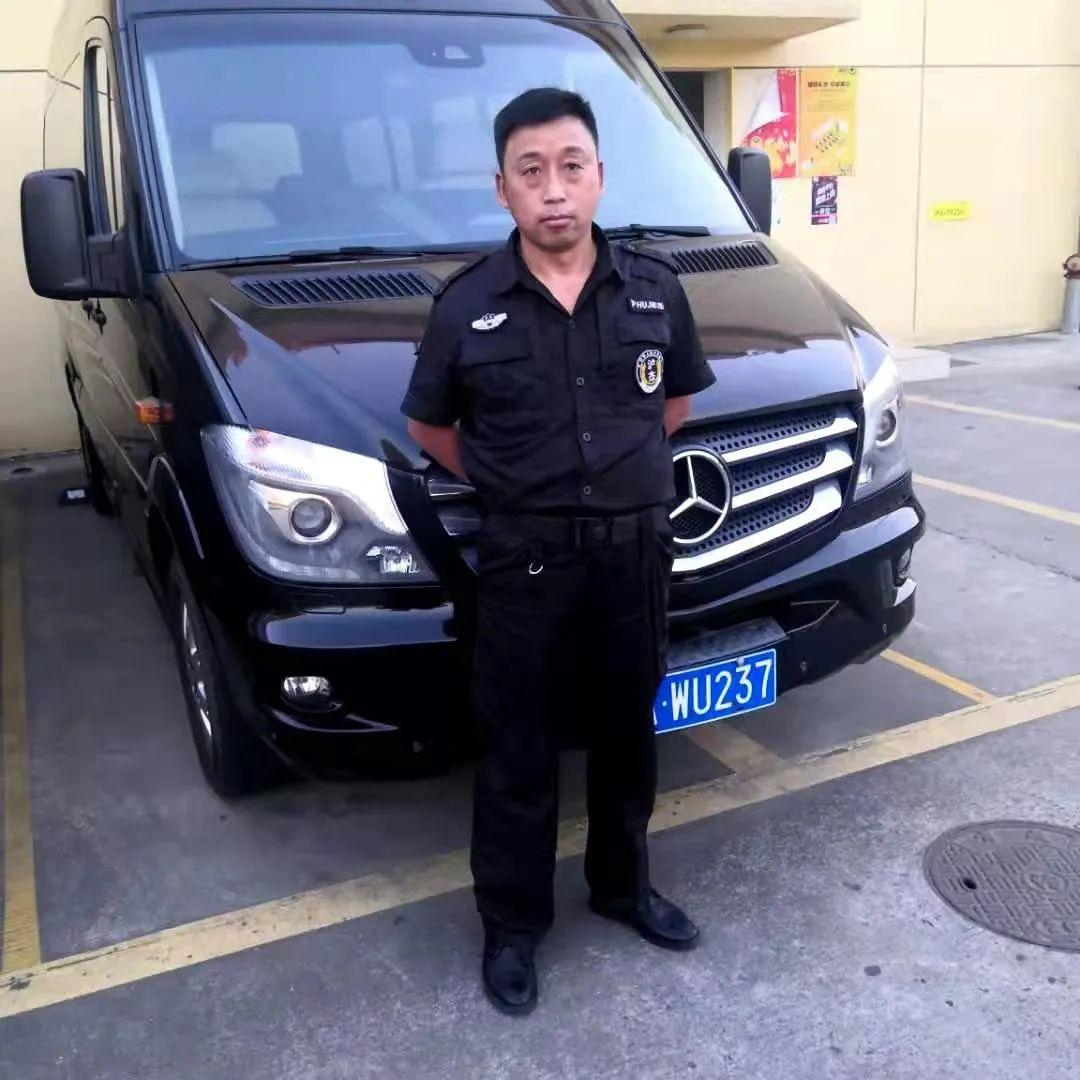 每日好诗｜在卑微的尘世，我曾虔诚地拥入你的怀里(图3)