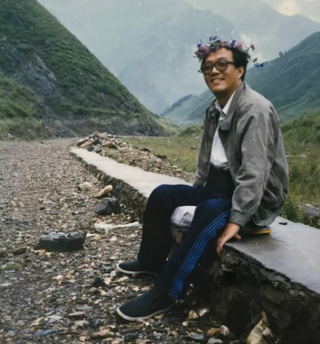 1972年，一场暴雨让史铁生失去双腿！此后，他用双手扼住命运咽喉(图6)