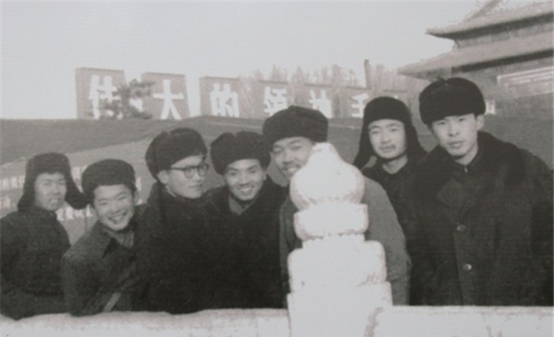 轮椅上的巨人史铁生：21岁瘫痪，47岁尿毒症，临死9小时前捐遗体(图5)