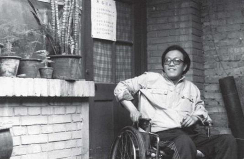 轮椅上的巨人史铁生：21岁瘫痪，47岁尿毒症，临死9小时前捐遗体(图6)