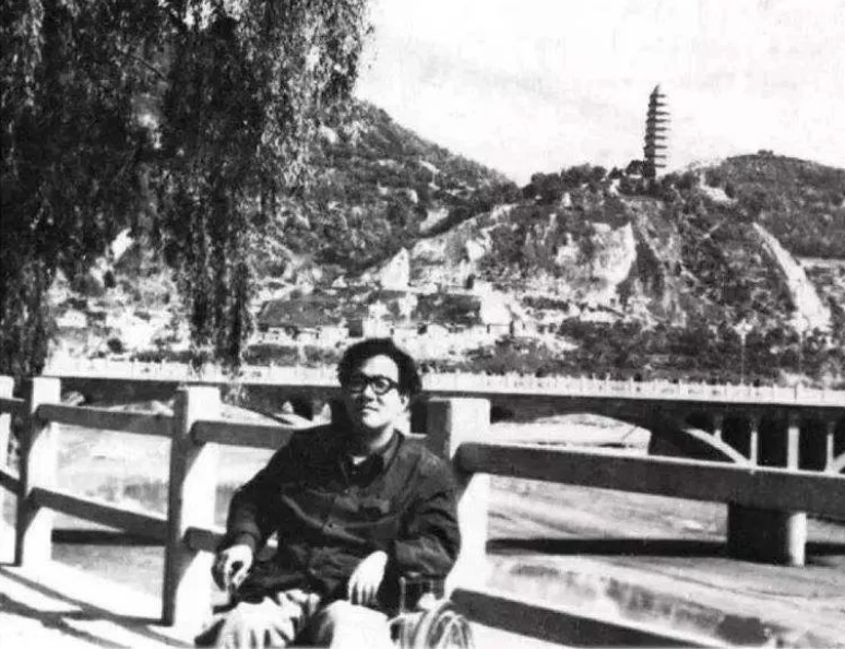 轮椅上的巨人史铁生：21岁瘫痪，47岁尿毒症，临死9小时前捐遗体(图12)