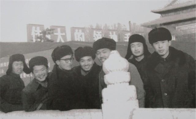 史铁生：21岁瘫痪，31岁执笔坚持写作28年，脑溢血去世，一生励志(图4)