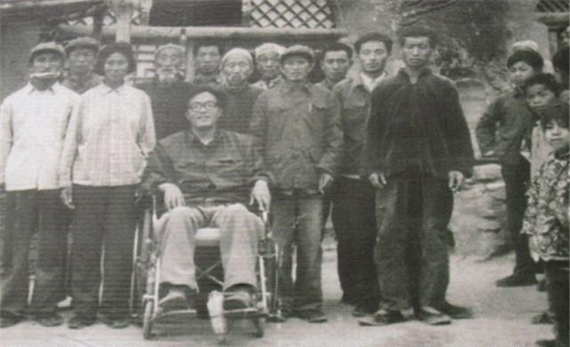 史铁生：21岁瘫痪，31岁执笔坚持写作28年，脑溢血去世，一生励志(图6)