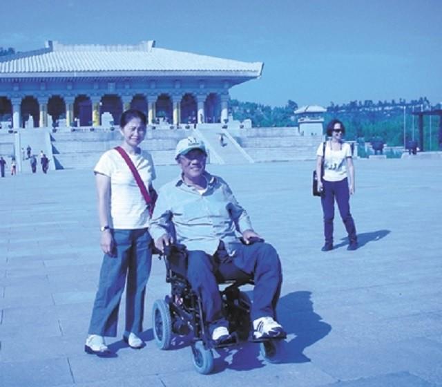 史铁生：21岁瘫痪，31岁执笔坚持写作28年，脑溢血去世，一生励志(图13)