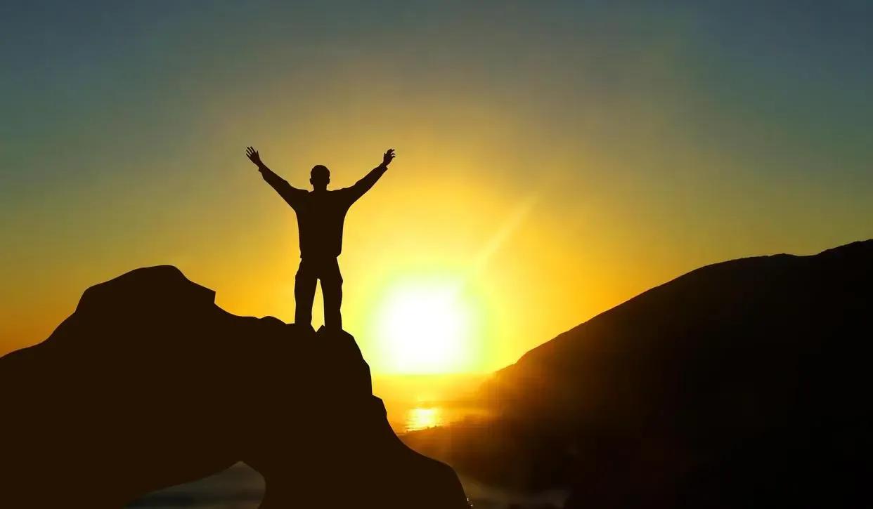 努力沉淀自我，在低谷中韬光养晦，涅槃重生(图1)