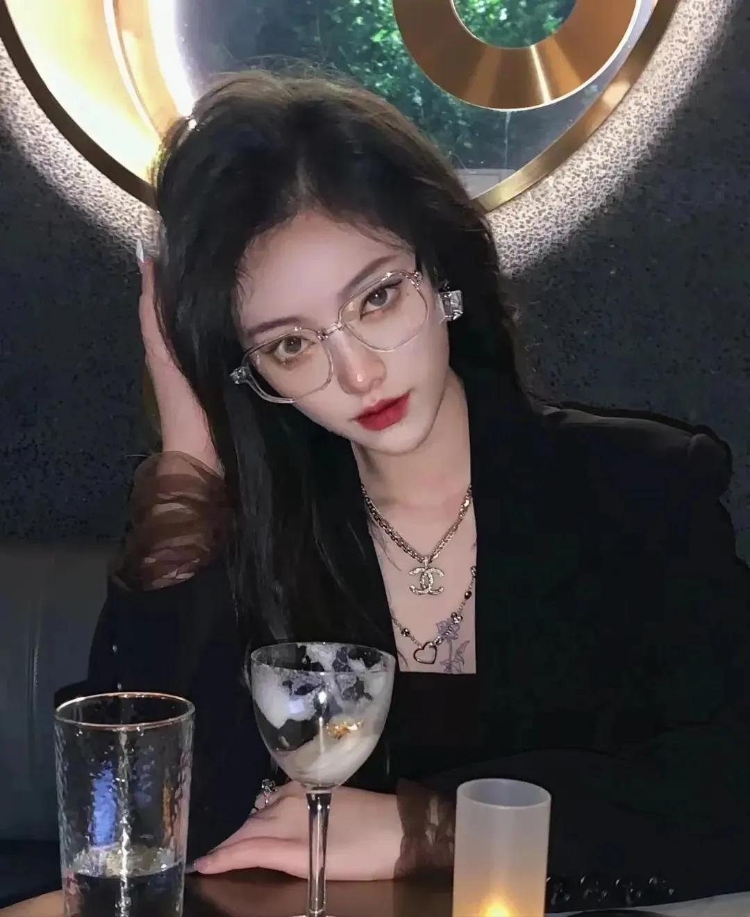 又狠又拽的辣妹必备文案(图2)