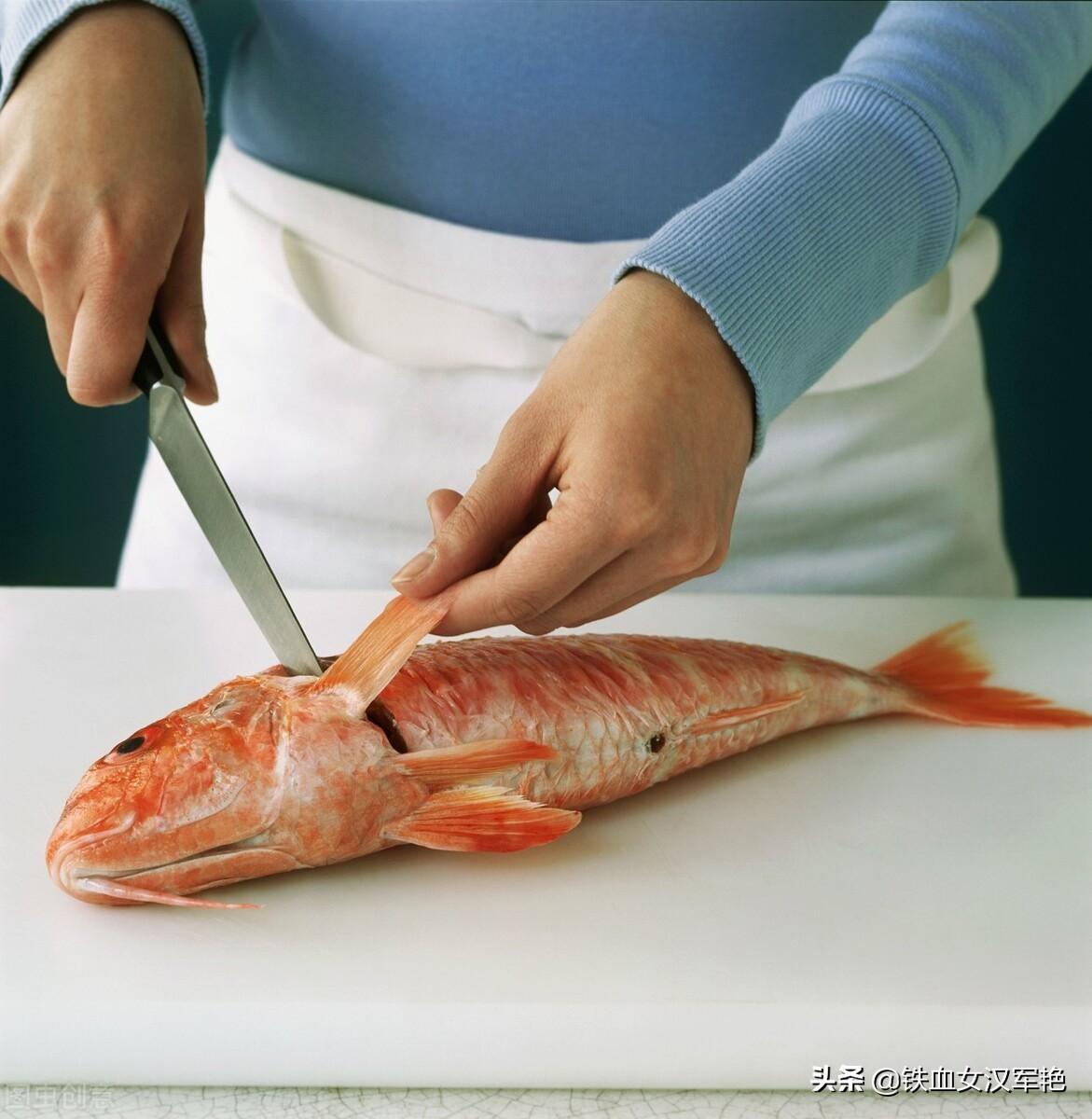 不要和陌生人聊天，不要和异性走得太近，一不小心就被海王骗身心(图1)